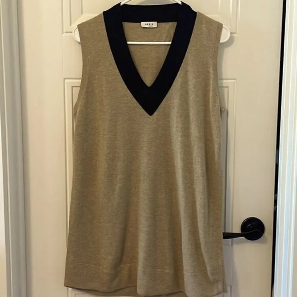 Akris Punto V-neck Sleeveless Sweater